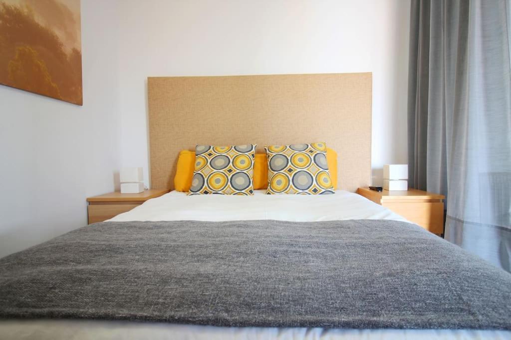 Suite Puerta Osario Con Terraza Sevilla Eksteriør billede